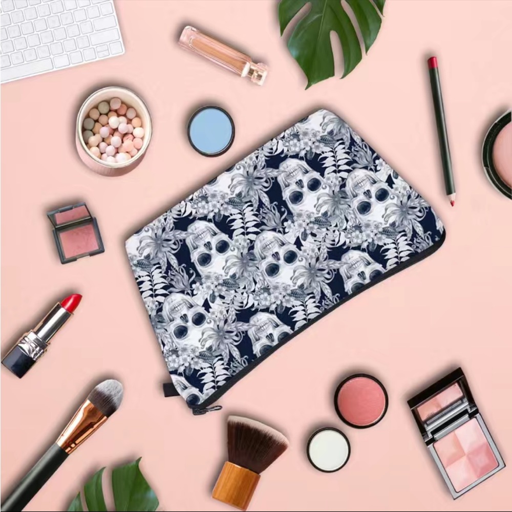 Skulls & leaves makeup bag - Picture 6 of 7